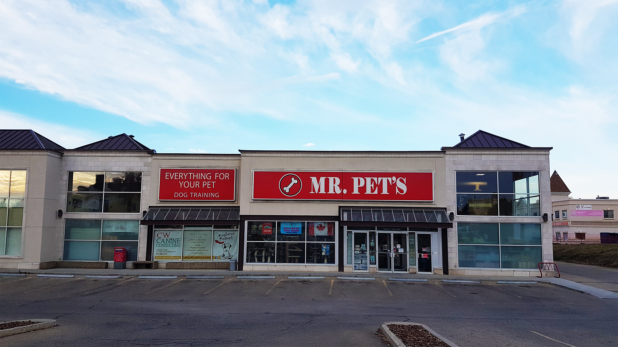 Mr Pet's St Albert Store Front